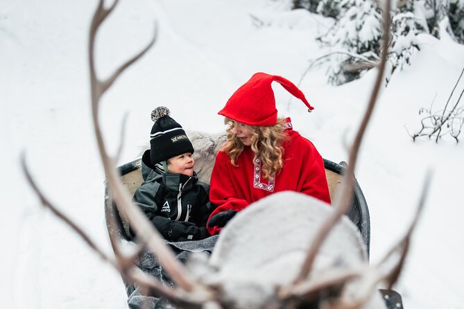 2km Sleigh Ride & Feeding Experience at Traditional Reindeer Farm - A Small-Group Reindeer Farm Moment in Rovaniemi