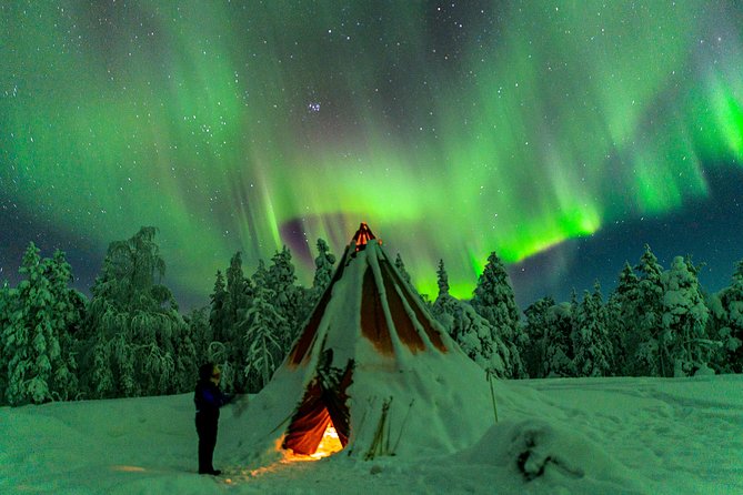 Auroras in Saariselkä – Northern Lights Photo Tour by Car and on Foot - Northern Lights in Saariselkä, with a car and foot plan that saves your energy