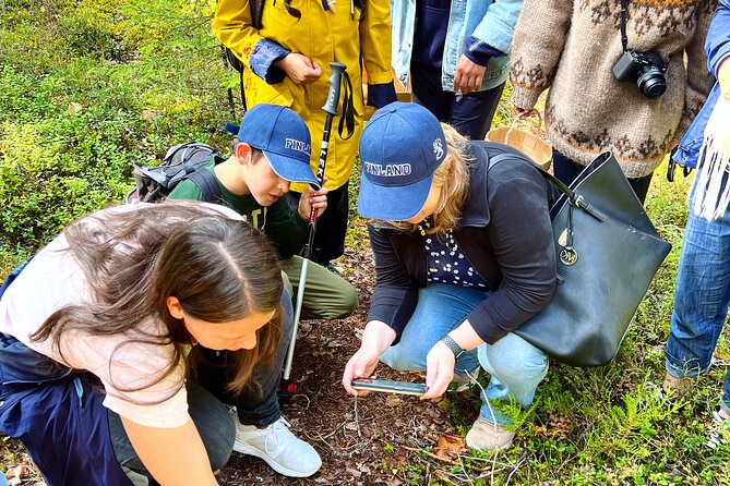 Berry Picking in a National Park - Campfire lunch by the lake: where the day clicks into place