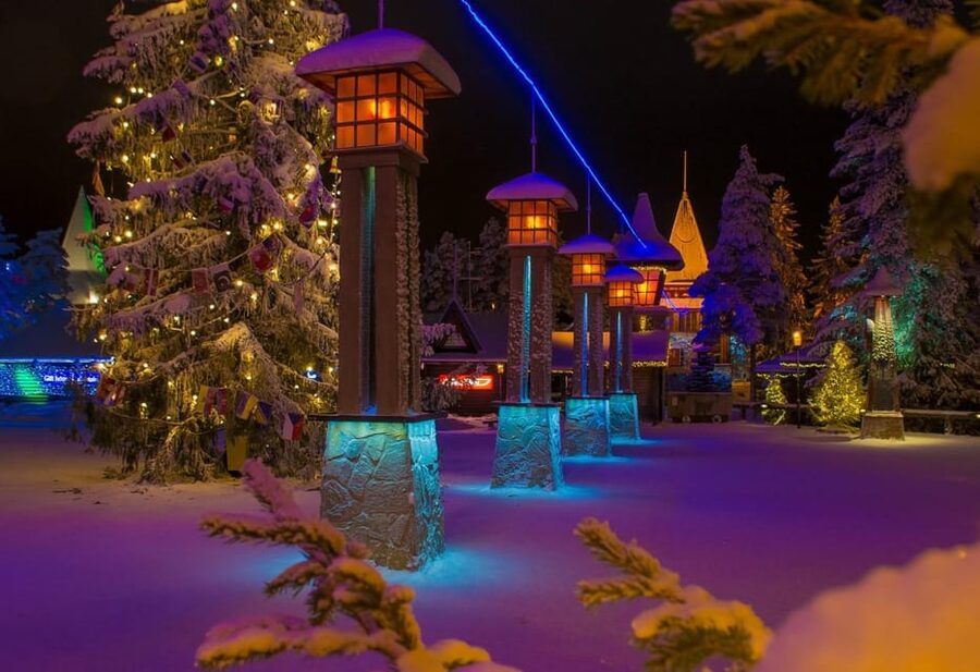 City tour and Santa Claus village visit in Lapland - English guide and practical comfort on a winter tour