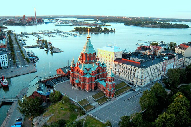 CITY Tour with Food Tasting in Helsinki - Senate Square, Helsinki Cathedral Area, and Presidential Palace