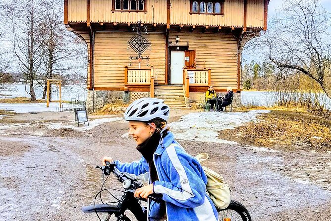 Explore happiest Helsinki: Bike/Ebike: BBQ, Sauna, Forest, &Parks - Urheiluhallit Töölö Sauna: Heat, Cold Contrast, and Local Social Time