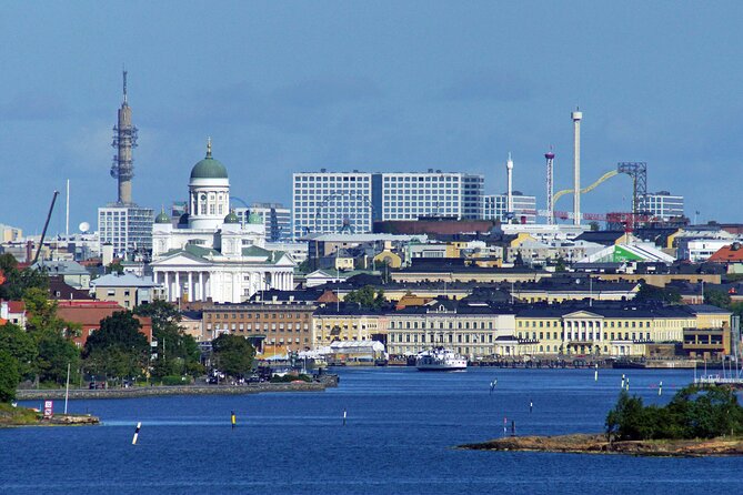 Explore Helsinki in Portuguese with a PRIVATE guide - Rautatientori and Helsinki Central Railway Station: when history lives inside the building