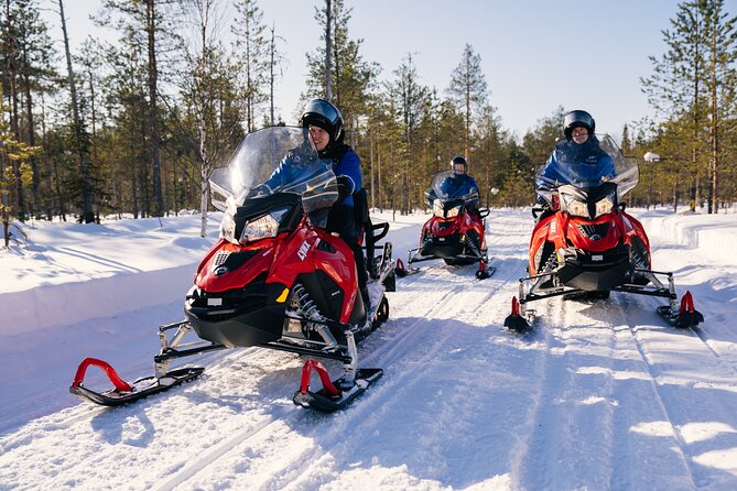 Family Snowmobiling in Rovaniemi, Apukka Resort - English support and guide friendliness that keeps things smooth
