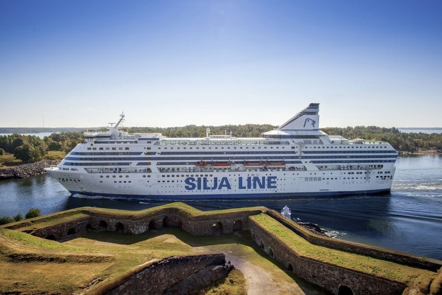 From Helsinki: 3-Day Return Cruise to Stockholm & Breakfast - Food and entertainment on board: from Grand Buffet to a real show