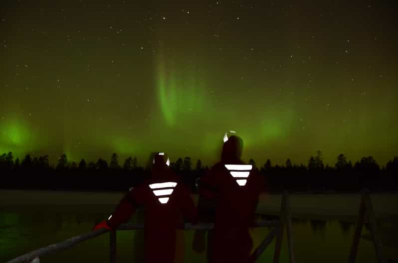 From Rovaniemi: Ice Floating under Aurora Borealis - Your 3-hour night rhythm: instructions, floating, and warming up