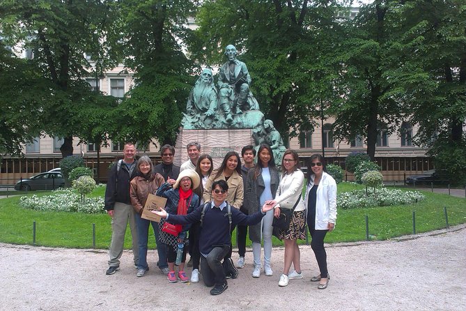 Happy Helsinki Walking Tour - Where you meet, pickup limits, and how the day flows