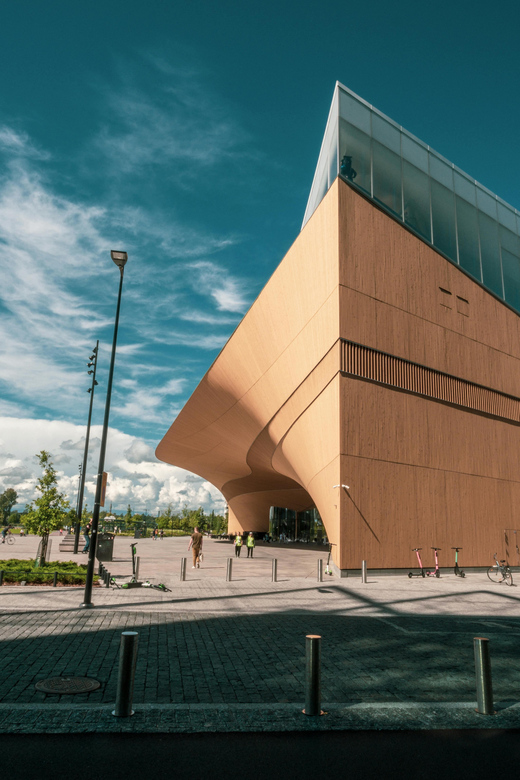 Helsinki: Architectural Highlights Guided Walking Tour - Esplanadi and Runeberg’s memorial: public space as a classroom