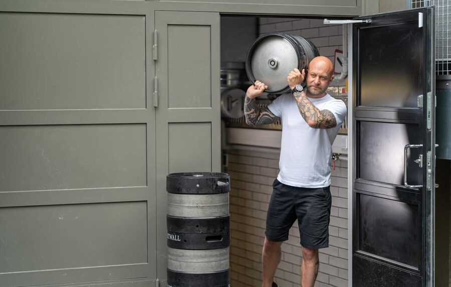 Helsinki: Brewery Tour at Mad Hopper Brewing Company - The 1-hour brewery walk-through, and why the timing works