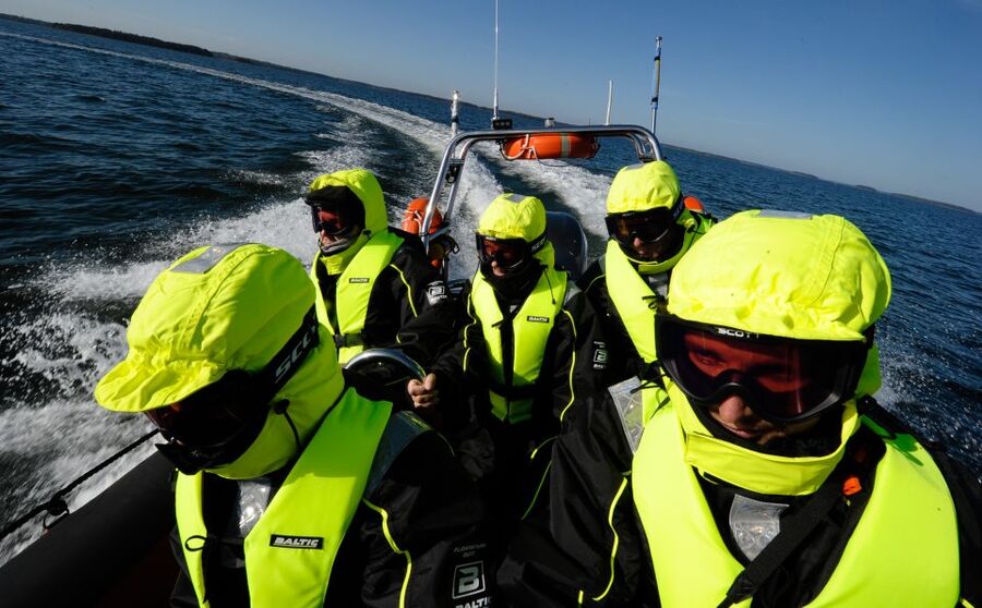 Helsinki: City and Outer Islands Guided RIB Boat Tour - City sights from the sea: Presidential Palace, Uspenski Cathedral, and the Helsinki you see in postcards