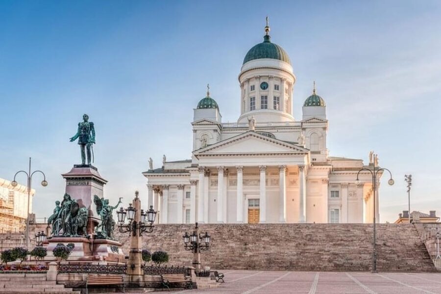 Helsinki : Highlights Walking Tour - How the 2-hour format works, including walking plus transit