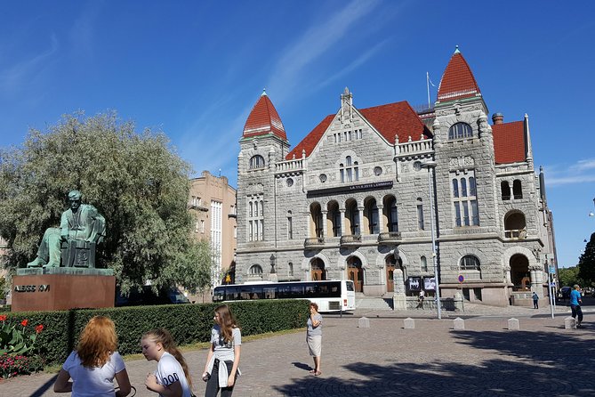 Helsinki Highlights: walking tour with local guide - English tour clarity: easy communication while you’re outside