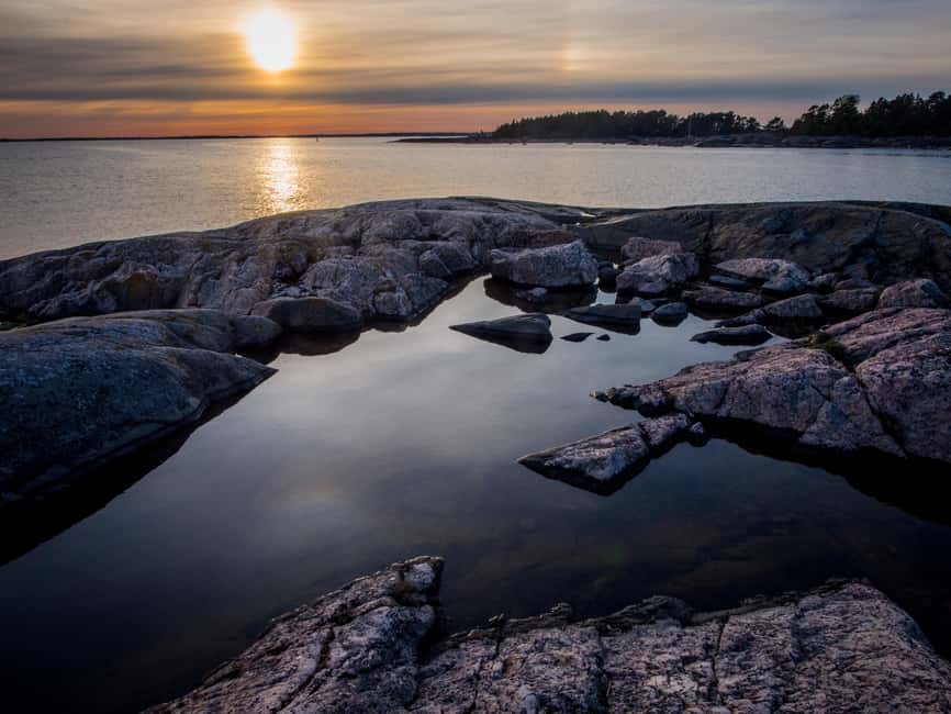Helsinki: Midnight Sun Kayaking Tour with Campfire - Why Helsinki at midnight sun hits different on a kayak