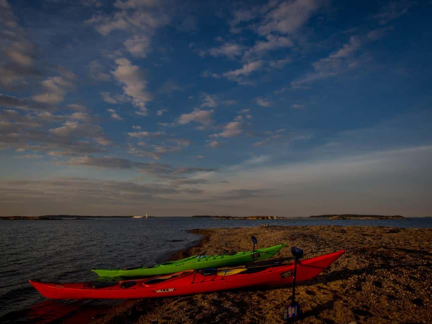 Helsinki: Midnight Sun Kayaking Tour with Campfire - Second 1.5 hours: paddling as the sky changes