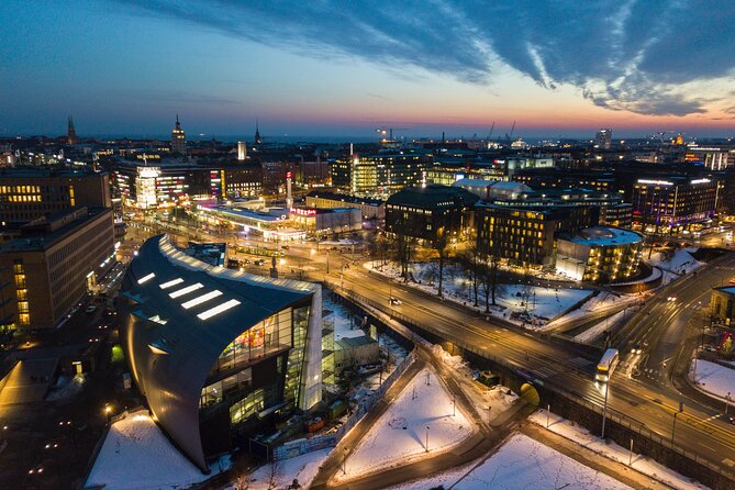 Helsinki private tour with a city planner - Esplanadi Park: a break in the middle of the story