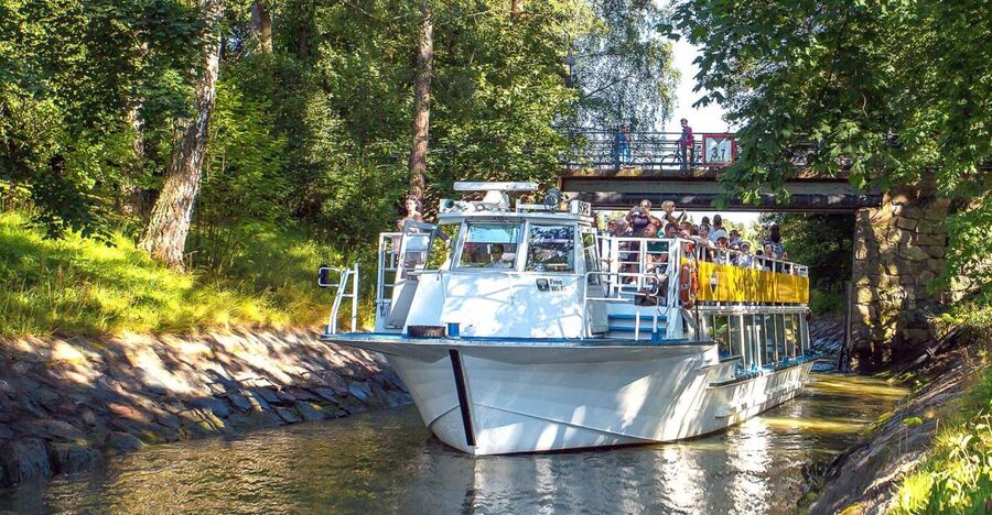 Helsinki: Sightseeing Canal Cruise with Audio Commentary - Degerö Canal and the Surprise of a Quiet Passage