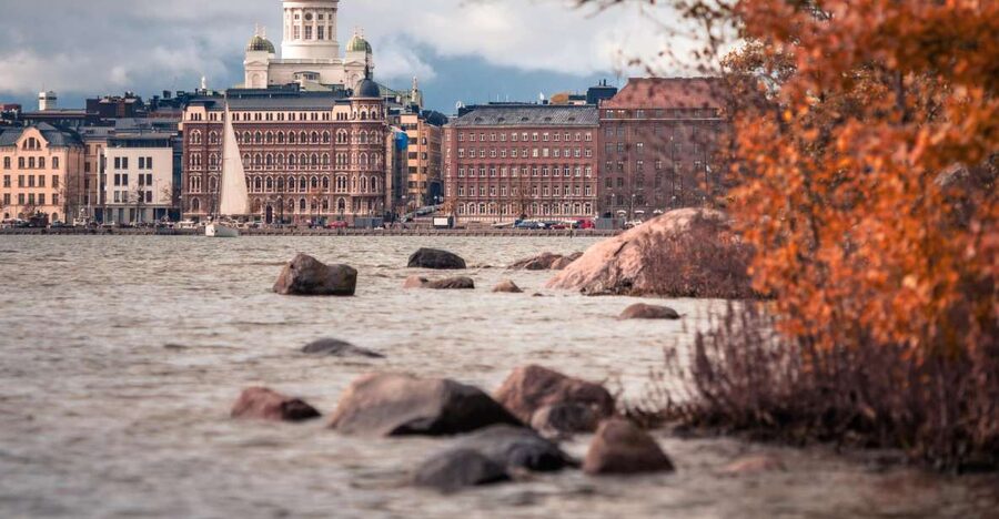 Helsinki: Small-Group Walking Tour with City Planner Guide - Esplanadi, Runeberg’s memorial, Kappeli, and Old Church Park: public life in a walking loop