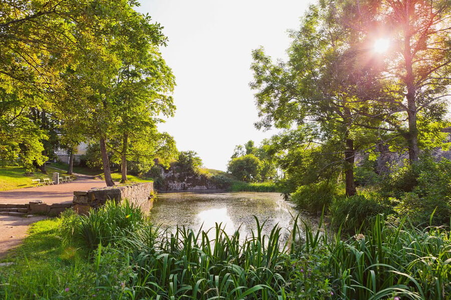 Helsinki: Suomenlinna and Lonna Hop-on Hop-off Cruise - Lonna Island Stop: Restaurants First, Sightseeing Second