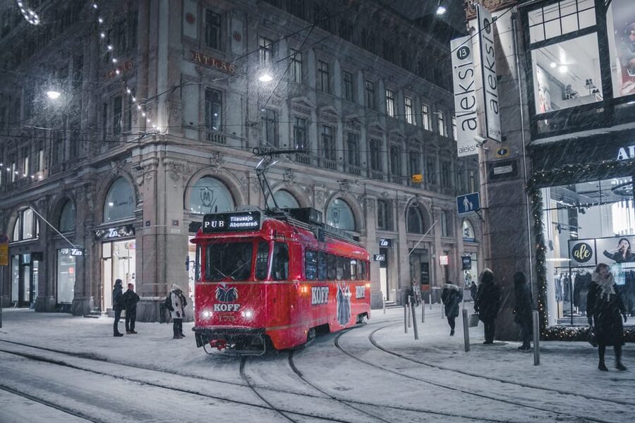 Helsinki: Tram Tour - Senate Square in 15 minutes: how to get the classic shot
