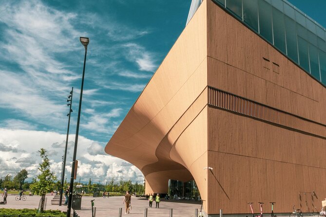 Helsinki Walking Tour with a Sociologist - President’s Palace, Parliament House, and the theatres: politics and culture in the same walk