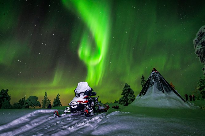 Hunting Northern Lights by Snowmobiles - Why Saariselka’s Night Sky Works for Aurora Hunting