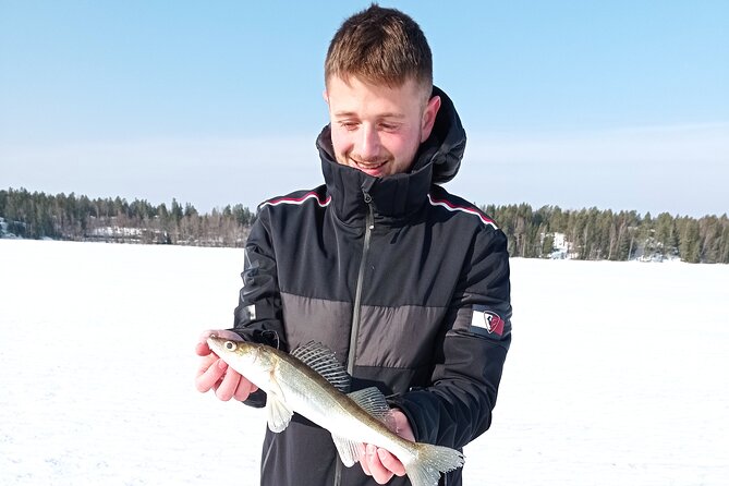 Ice fishing experience with Backpacker Helsinki Tour - How long is it, and what that means for your schedule