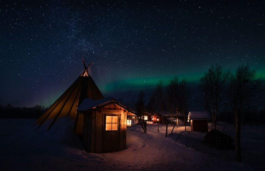 Ivalo: Lake Inari Northern Lights Tour w/ Reindeer & Dinner - The snowmobile-pulled sleigh ride over Lake Inari