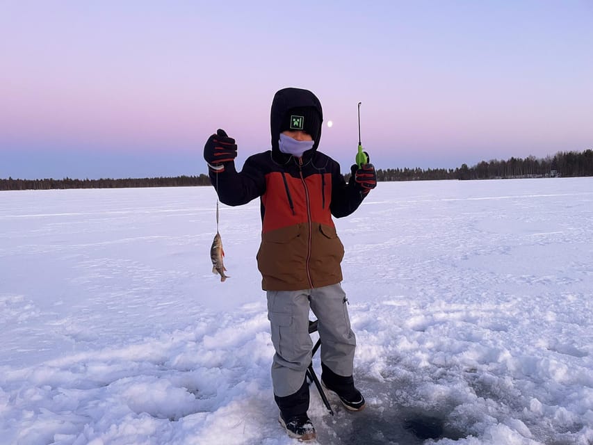 Levi: Ice Fishing Trip in a small group - What the 1.5 hours really includes: drilling the hole and fishing for perch