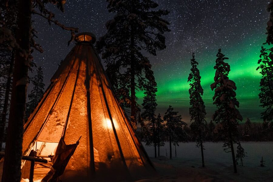 Levi: Northern Lights Campfire - Campfire Lappish Picnic: Grilled Sausages and Real Warm-Up Time