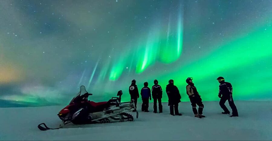 Levi: Northern Lights Snowmobile Safari and Campfire Picnic - Northern Lights on Snow: Why This Levi Safari Is Worth Your Winter Evening