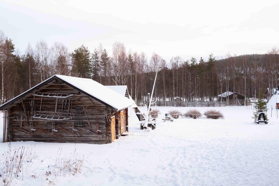 Levi: Reindeer Farm E-Fatbike Safari - First stop: Kelo Rental & Safaris, where winter gear matters