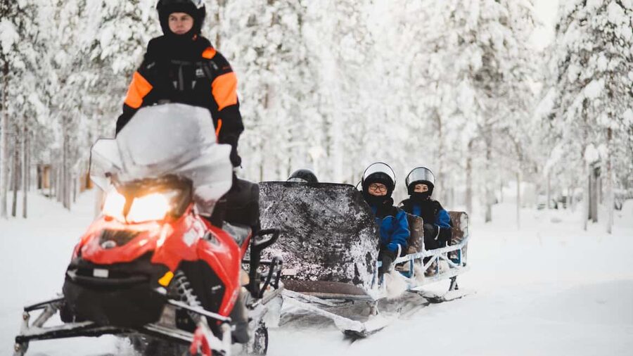 Levi: Snowmobile Safari to the Levi Nature - Getting started at Myllyjoentie 2, then into thermal mode