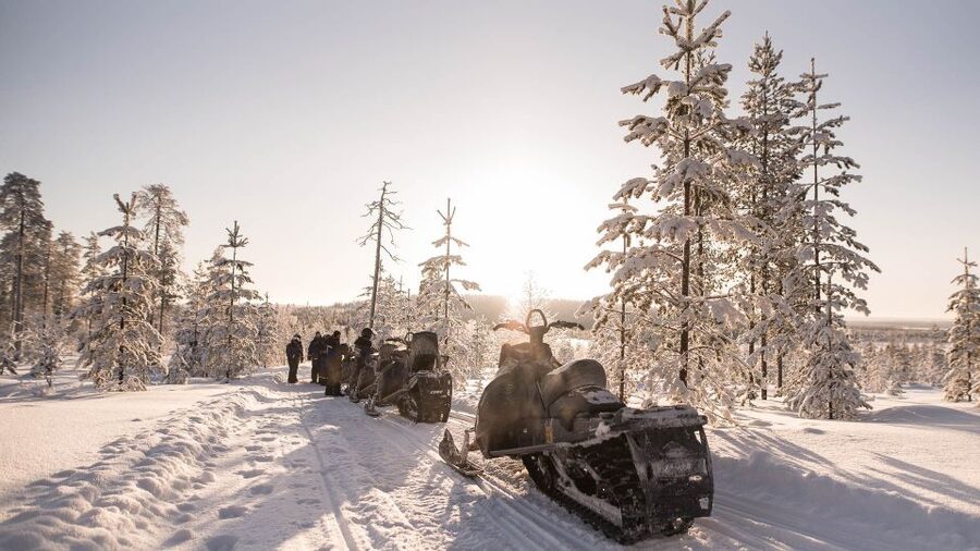 Levi: Snowmobile Safari to the Levi Nature - Warm-up break: hot berry juice and Lapland comfort