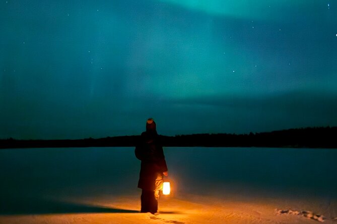 Northern Lights Adventure in the Wild with Campfire Treats - What the Guide Actually Does for Your Night
