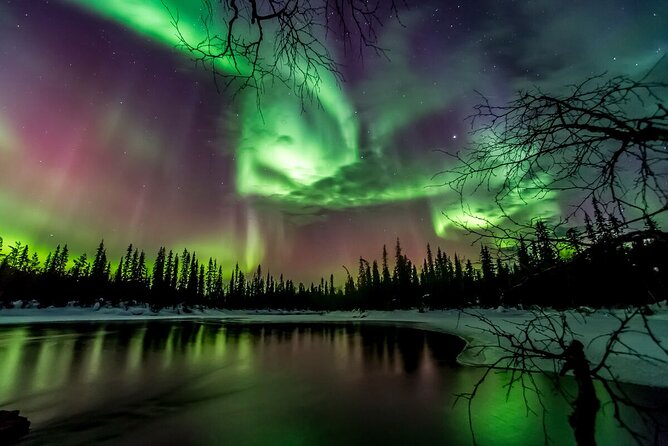 Northern Lights Hunt Including Snacks on Campfire from Rovaniemi - Your Evening Plan: Pickup, Countryside Darkness, and a Lakeside Stop