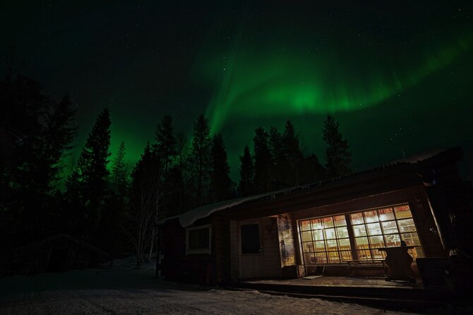 Northern Lights Hunting in Lappish old cottage - Who Should Book This Aurora Hunt (And Who Might Be Happier Elsewhere)
