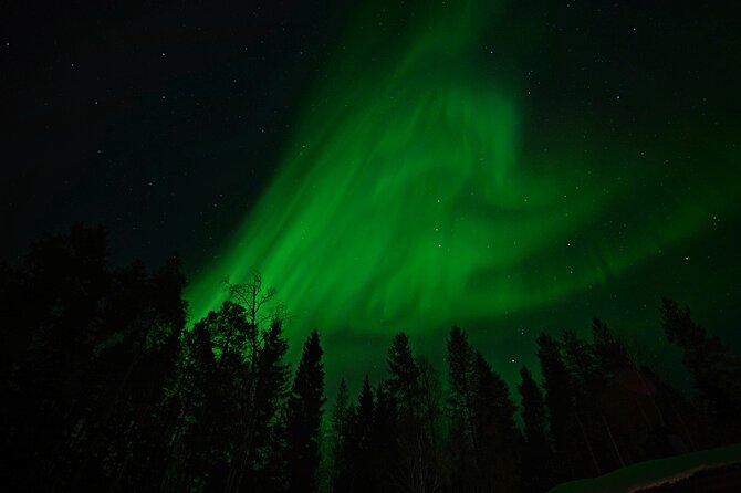 Northern Lights Hunting in Lappish old cottage - Should You Book Northern Lights Hunting in a Lappish Old Cottage?