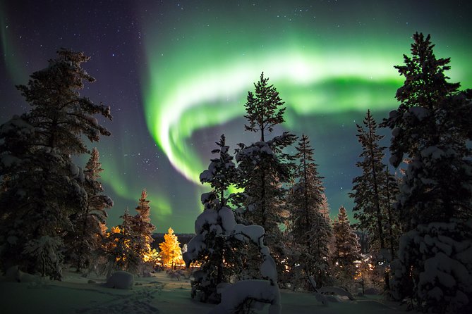 Northern Lights Hunting with Snowmobiles - What your guide teaches you about the Northern Lights