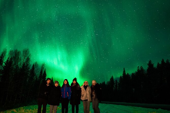 Northern Lights Rovaniemi: Guaranteed Viewing & Unlimited Mileage - Guides bring the experience, and you can feel the difference