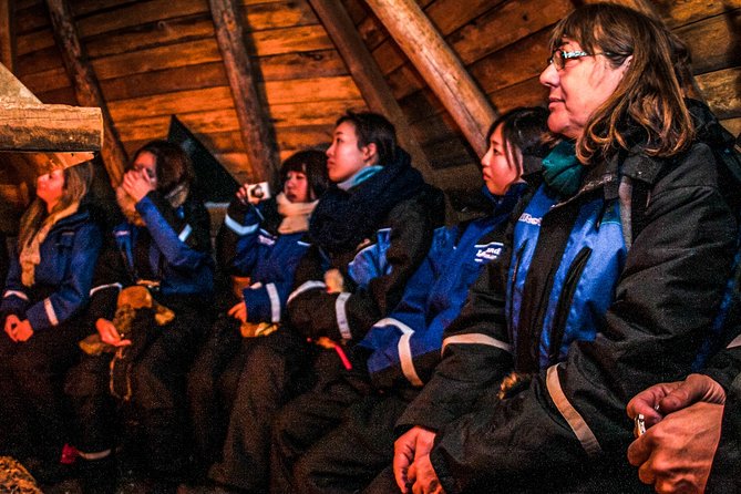 Private Aurora Tour (5 or more) by Aurora Experts - Rovaniemi - The guide’s role: from spotting to making aurora photos