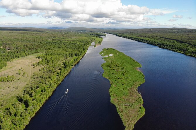 Private Guided Fishing Boat Tour in Rovaniemi - Boat comfort and equipment: small details that change everything