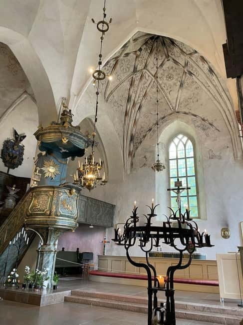 Private Medieval Porvoo by Car from Helsinki - Cathedral time and wooden-house spotting, with less guessing