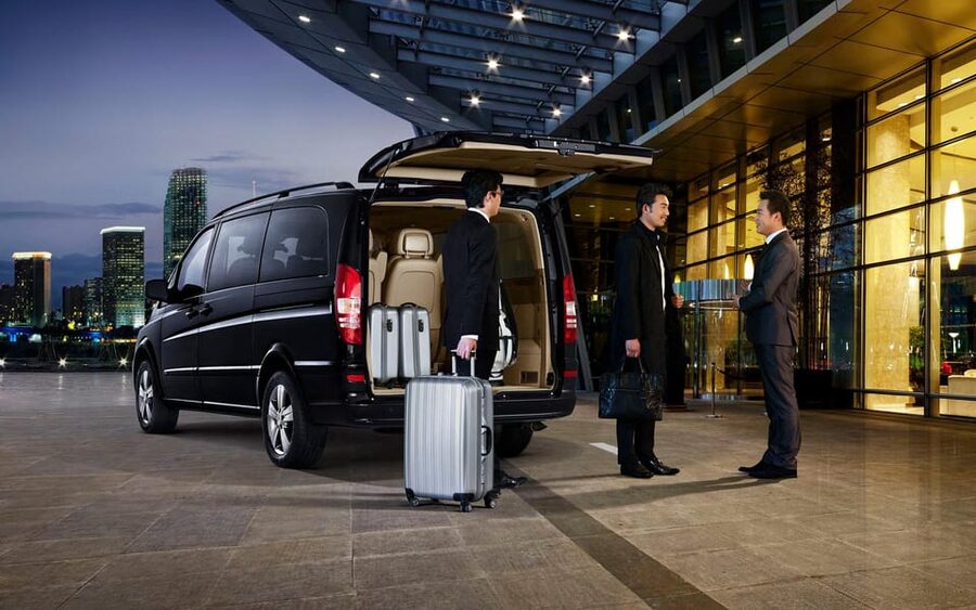 Private Transfer Rovaniemi - Kiruna - Your minivan, 8 seats, and why luggage space is a big deal