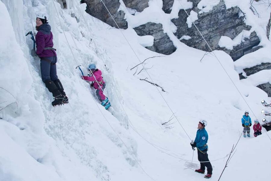 Pyhätunturi: Kid's Ice Climbing Adventure in Finnish Lapland - Getting ready: what to wear so the helmet fits and the day stays fun