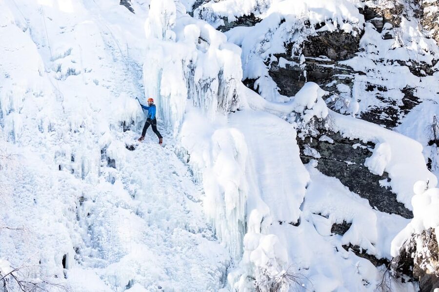Pyhätunturi: Try Ice Climbing in Finnish Lapland - Sergi and Tina style coaching: technique that clicks