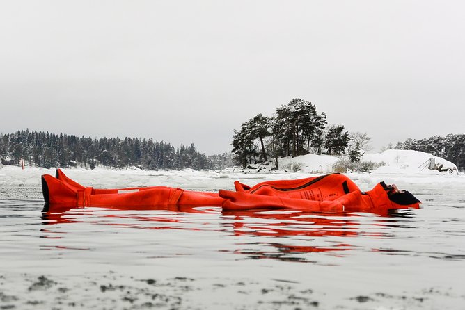 Redrib Ice Experience - Island Walk: Short, Snowy, and Often Wildlife-Light