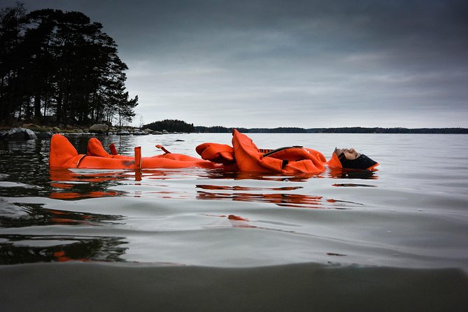 Redrib survival suit experience - Open water season plan: rescue at sea, relaxation, and survival basics
