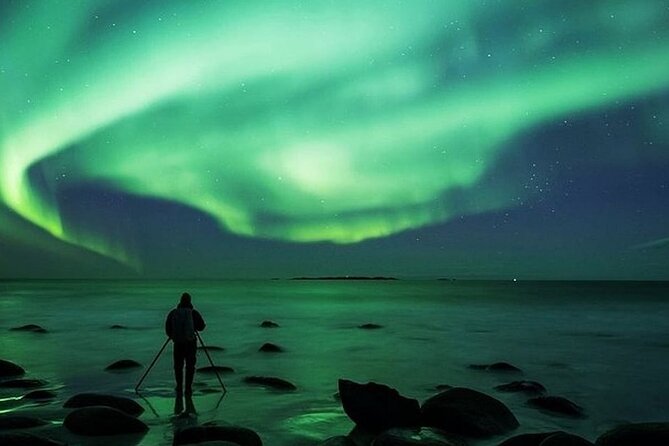 Reflections of the Northern Lights - From Hotel Pickup to 9:00 pm: Timing the Start in Rovaniemi