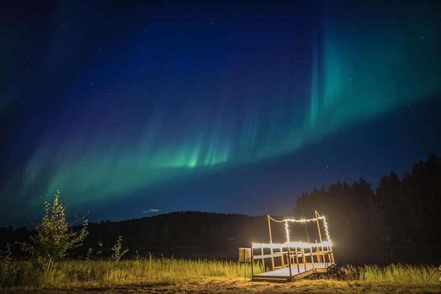 Rovaniemi: Arctic Ice Floating and Northern Lights Tour - Quick hits