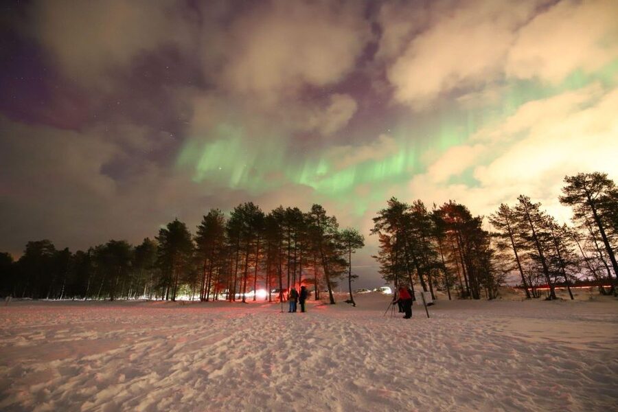 Rovaniemi: Aurora Hunting Tour with Photography by Van - Aurora hunting from Rovaniemi, with photos and a real Arctic meal